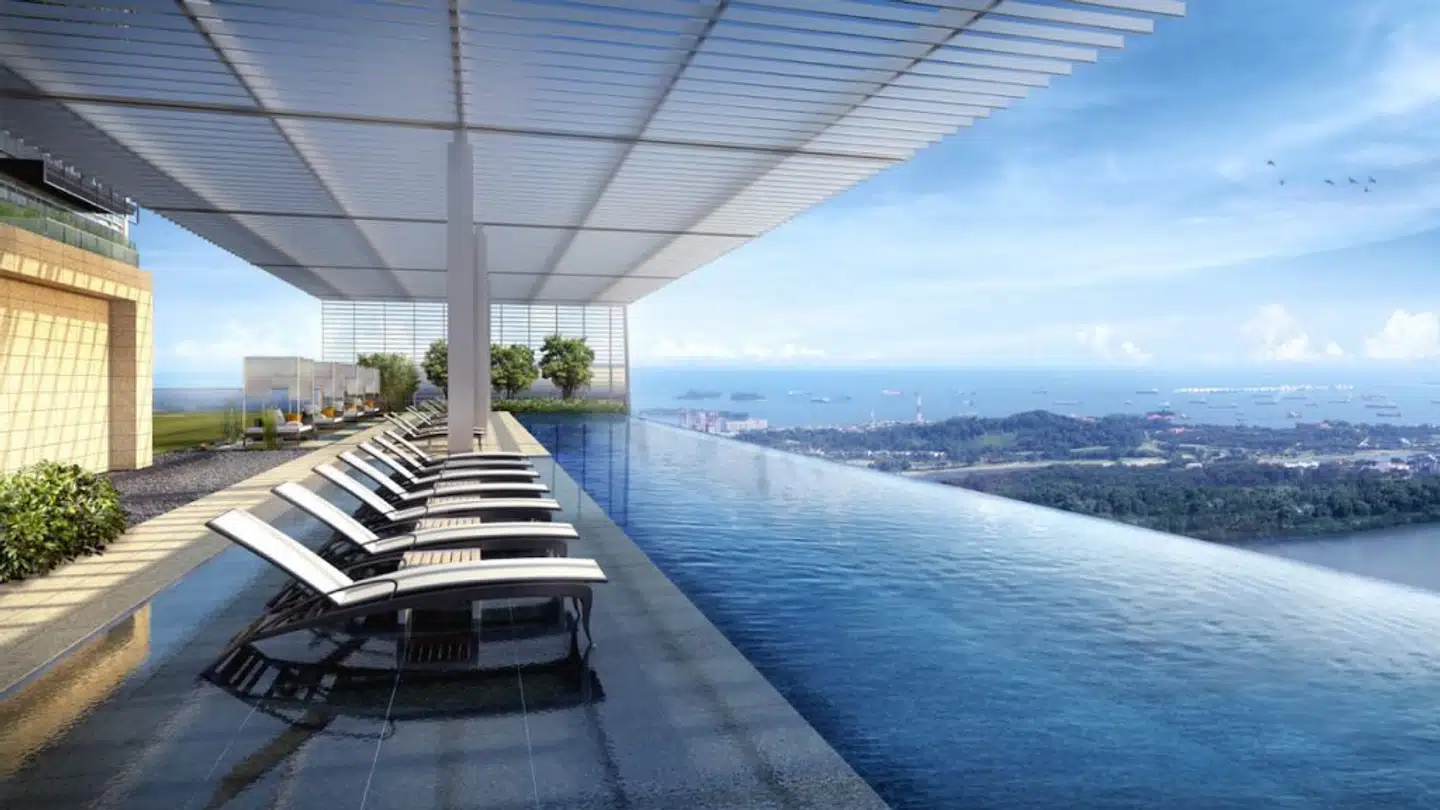 James Dyson har privat pool, hvor bassinkanten går helt ud til bygningens kant – en såkaldt uendelighedspool.