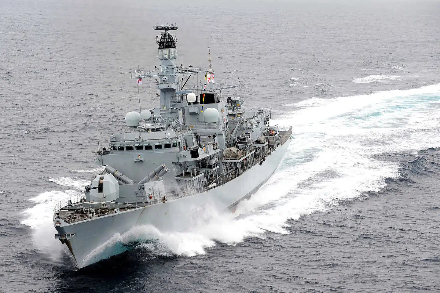 Arkivfoto. Den britiske regering oplyser, at krigsskibet HMS Montrose i dag måtte skride til undsætning for at sikre et britisk fragtskib mod at blive bremset af iranske krigsskibe.