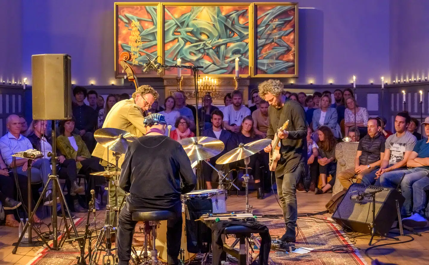 Guitaristen Jakob Bro med bassisten Larry Grenadier og trommeslageren Jorge Rossy i Brorsons Kirke, mandag aften