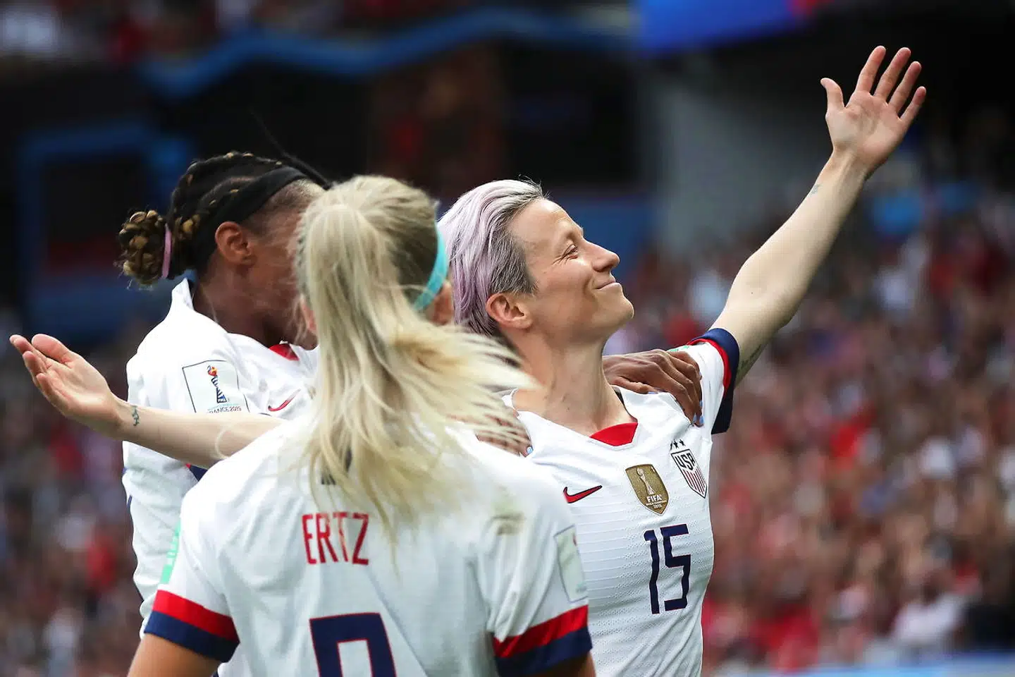 Megan Rapinoe er i den grad blev kvinde-VMs mest centrale skikkelse – både på og uden for banen. Hun scorede begge mål i kvartfinalen mod England og har på sociale medier lagt sig ud med præsident Trump.