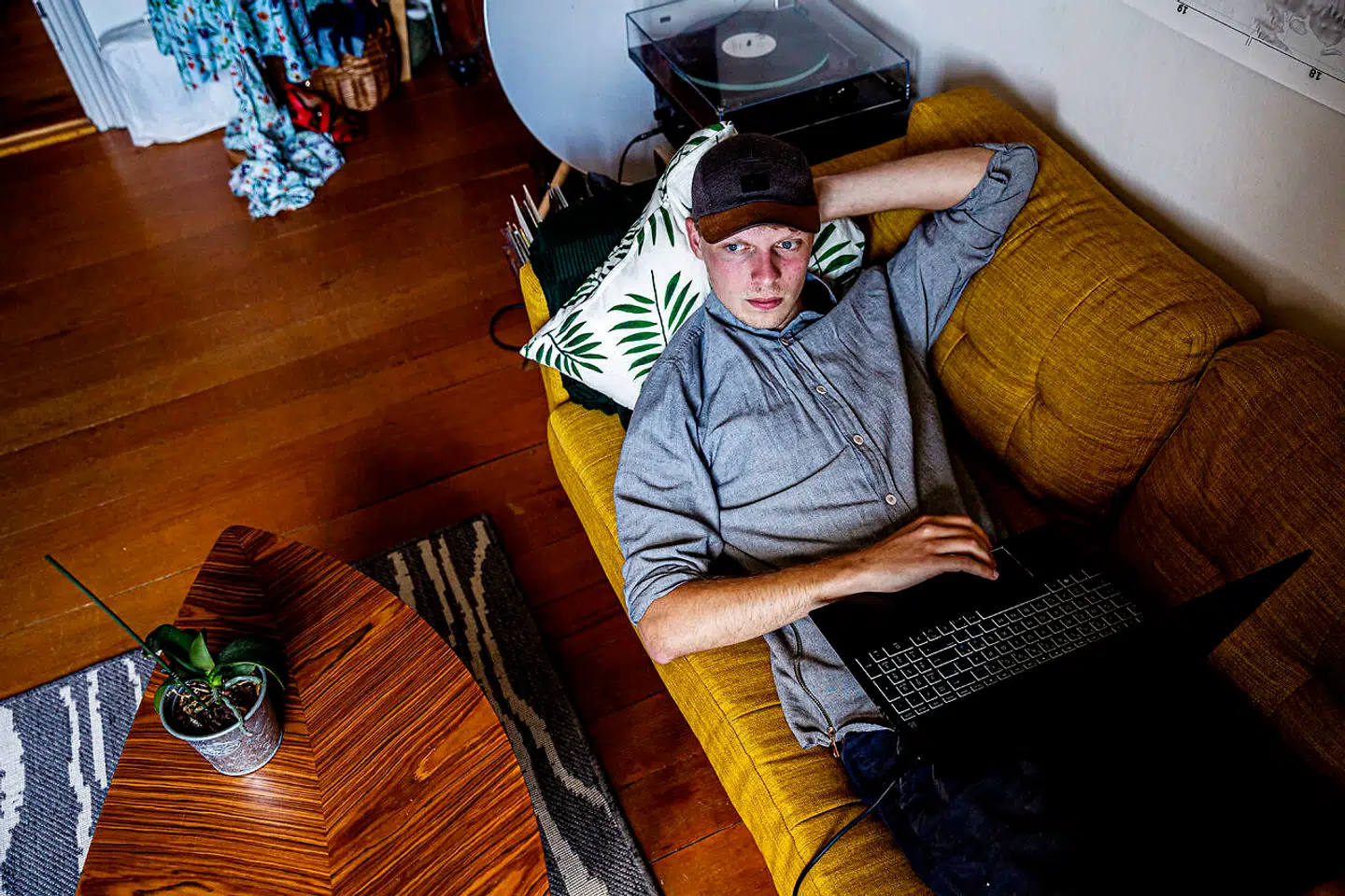 Det er to år siden at Lasse Wernblad bukkede under for stress og angst. Sygdommen fandt han ud af var opstået i kølvandet på den usunde perfektheds-kultur, der hersker på de sociale medier.