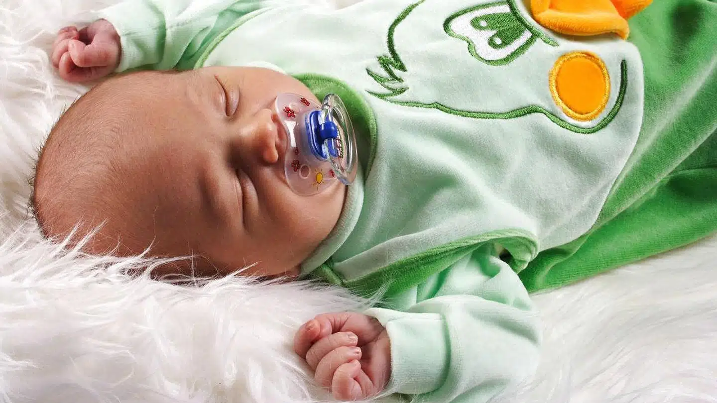 Ida Donkin skriver om effekten af kiropraktisk behandling af spædbørn. »Når den samlede forskning på området vurderes, er konklusionen, at behandlingen er uden effekt. Samtidigt er der ganske få opgørelser over behandlingens mulige komplikationer, og vi ved derfor meget lidt om den egentlige risiko for barnet.«