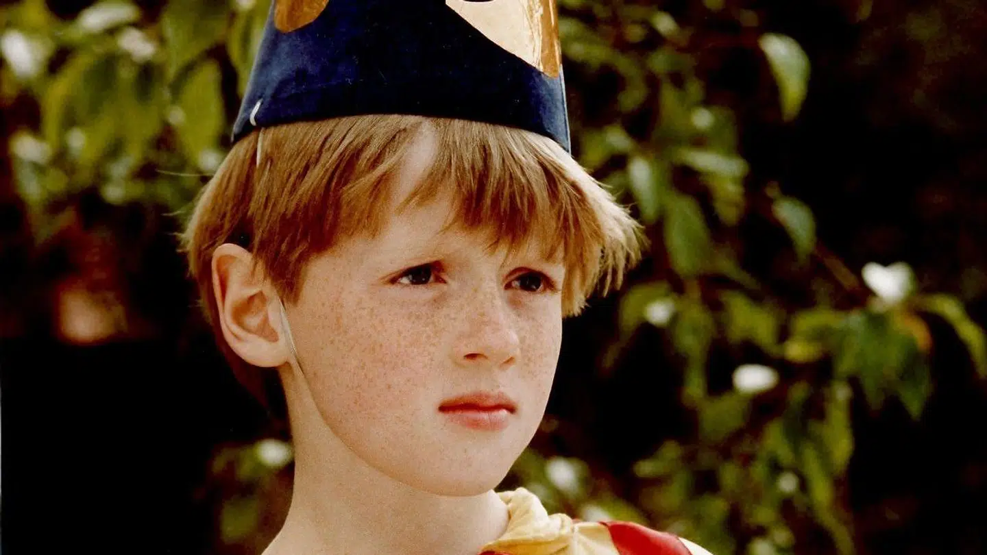 Da Bjarne Reuter var barn, var han ivrig tryllekunstner. Og ligesom Buster Oregon Mortensen i forfatterens elskede »Busters verden« skabte den unge Reuter en masse furore med sine rekvisitter. Arkivfoto: DR