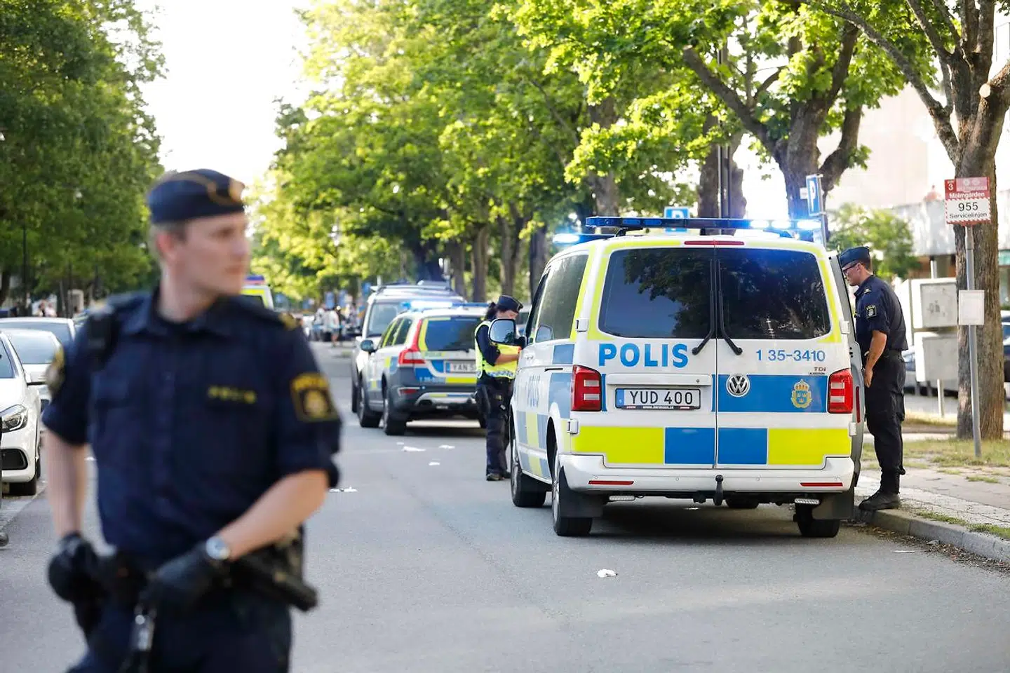 Søndag blev svensk politi kaldt ud til endnu et skyderi – denne gang i Sollentuna nord for Stockholm. En 17-årig blev dræbt, mens en 23-årig blev hårdt såret.