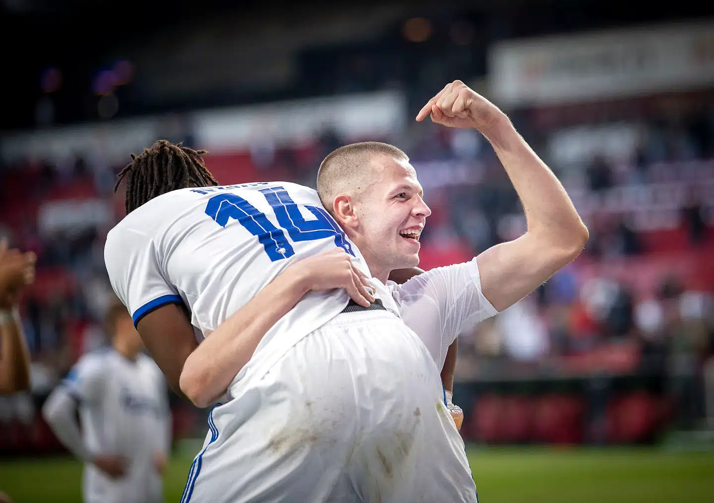 Dame N'Doye og Denis Vavro efter superligakampen mellem FCK - FC Midtjylland i Parken torsdag den 18. april 2019.. (Foto: Liselotte Sabroe/Ritzau Scanpix)