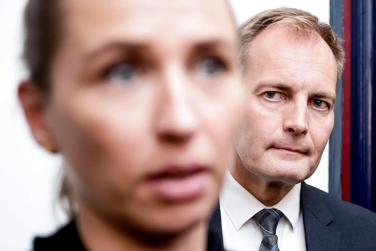 Dansk Folkeparti undrer sig over, at Socialdemokratiets hidtidige stabschef, Martin Rossen, nu skal have fast plads i regerings to mest magtfulde udvalg.