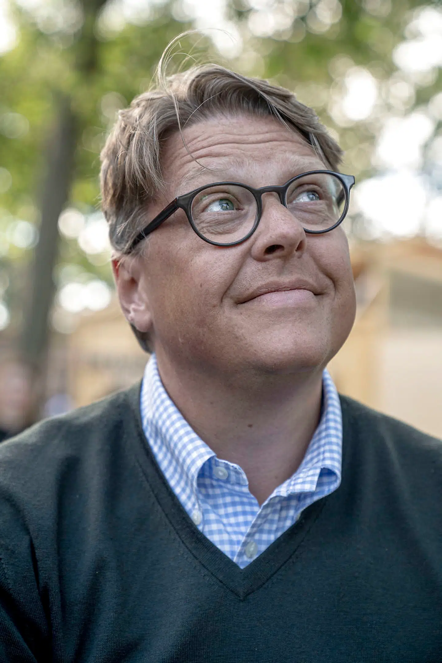 Henrik Juel Villberg tror, at det er de tusindvis af unge mennesker, der gør, at stemningen på Roskilde er ganske særlig. Her sidder han sammen med sin hustru, Birgitte Juel Villberg, som introducerede ham for festivalen. »De unge kommer med en helt særlig gejst og glæde, som smitter af på os alle. Det giver en helt speciel stemning, som fylder mig med energi.«