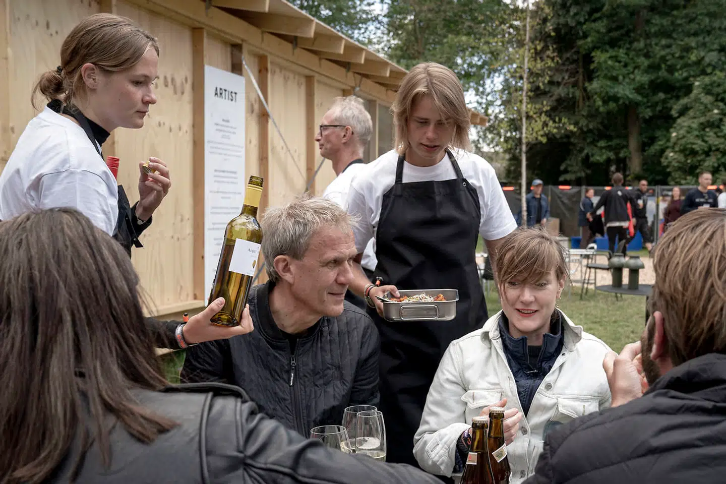 Inde i Backstage Village, der tidligere var kendt som Mediebyen, finder man tre restauranter: Kiin Kiin, Simple Feast og Artist. Her kan man trække sig tilbage og nyde en flerretters menu med dertilhørende vine, mens man enten nyder solen eller får varmen indenfor.