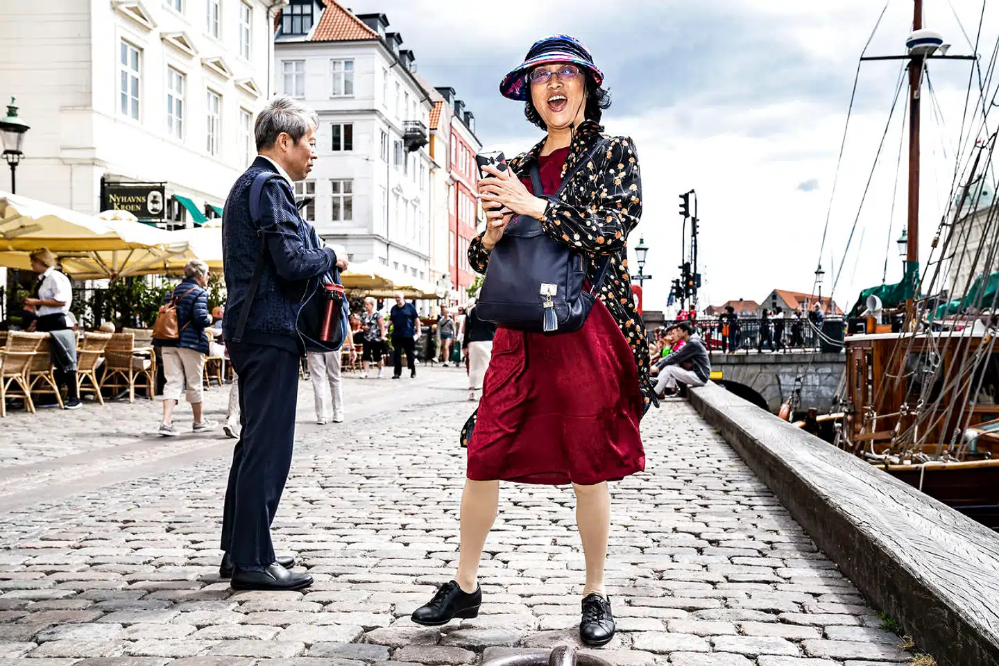 »Solen valgte Cunard-Hjørnet« skriver Tom Kristensen – og de besøgende vælger naturligvis solen.