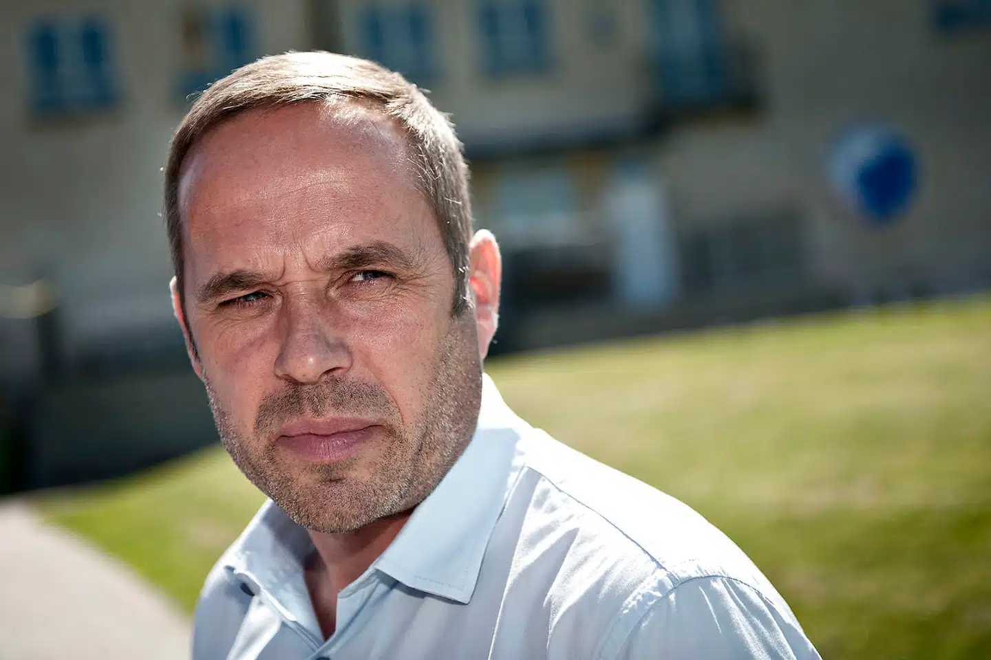 Ifølge Ekstra Bladet degraderer fodboldklubben Brøndby sportsdirektør Ebbe Sand. Carsten V. Jensen overtager jobbet, skriver avisen.