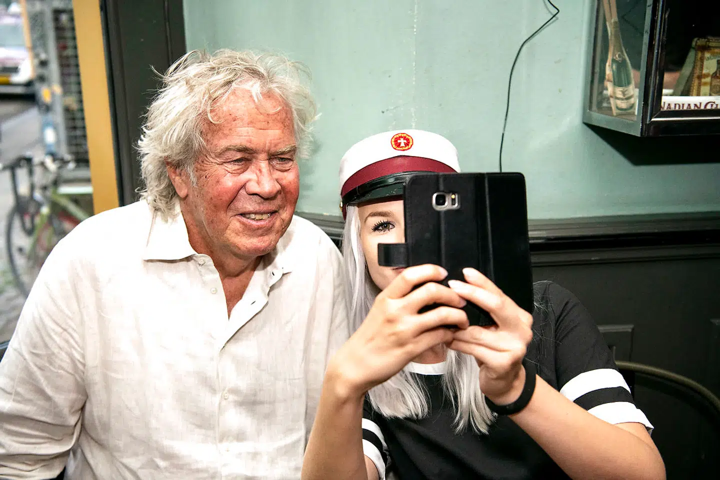 Jørgen Leth havde også inviteret studenter forbi til autografskrivning.