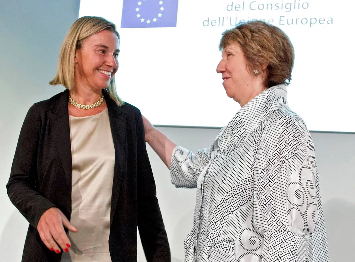 I EUs historie har der været to kvindelige udenrigschefer: Federica Mogherini (tv.) og Catherine Ashton.
