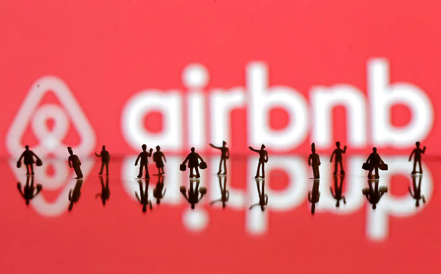 RB PLUS Airbnb slår den aarhusianske hotelbranche- - ARKIVFOTO Airbnb logo- - Se RB INDLAND 09.15. Airbnb slår den aarhusianske hotelbrancheAirbnb er blevet den største udbyder af overnatninger i Aarhus. Dermed er deleøkonomi ikke længere kun er et københavnerfænomen, vurderer ekspert.. (Foto: DADO RUVIC/Scanpix 2017)
