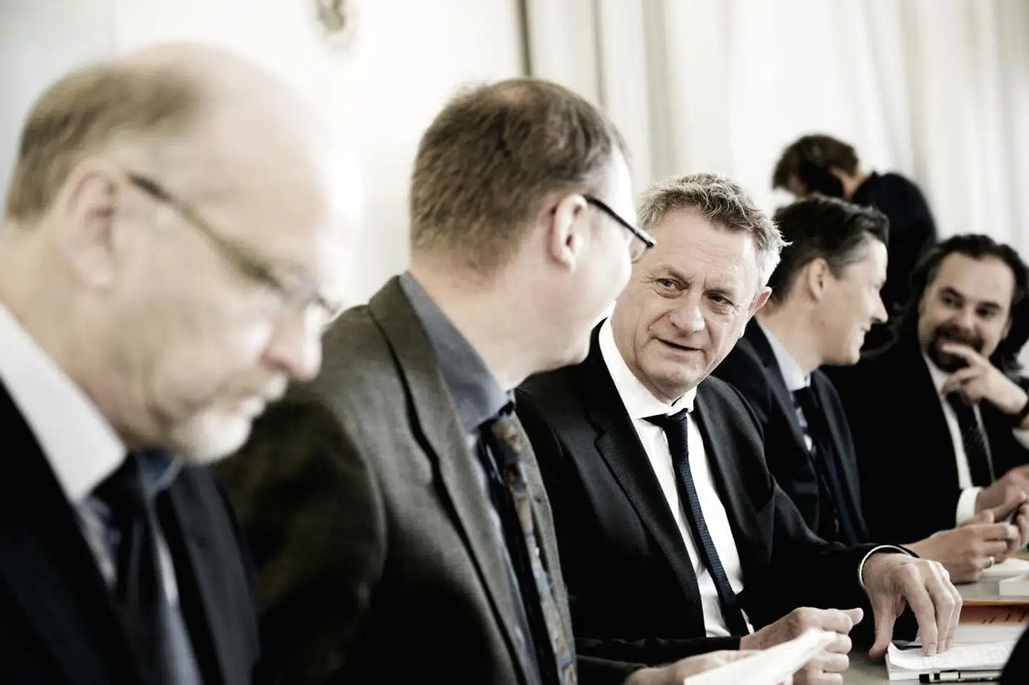 »Hvis der er noget, som der på tværs af partierne er enighed om, så er det behovet for flere iværksættere og flere investeringer i mindre virksomheder. Vismændene konkluderer entydigt i deres rapport, at kapital og aktier i Danmark er alt for hårdt beskattet efter inflation,» skriver Thomas Bernt Henriksen.