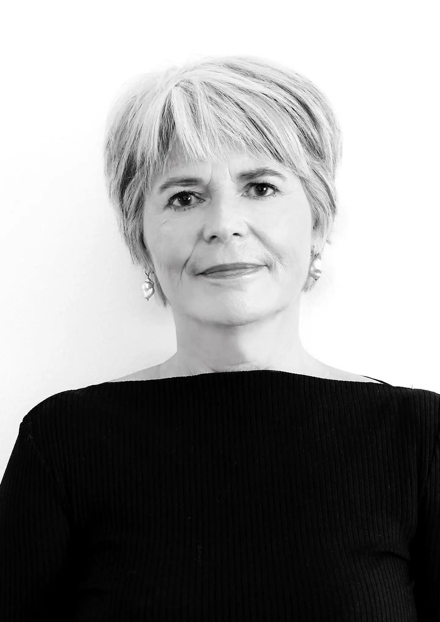 Camilla Lindemann i det seriøse hjørne – men hun kan i ét nu flække i et godt grin. Foto: Flemming Gernyx