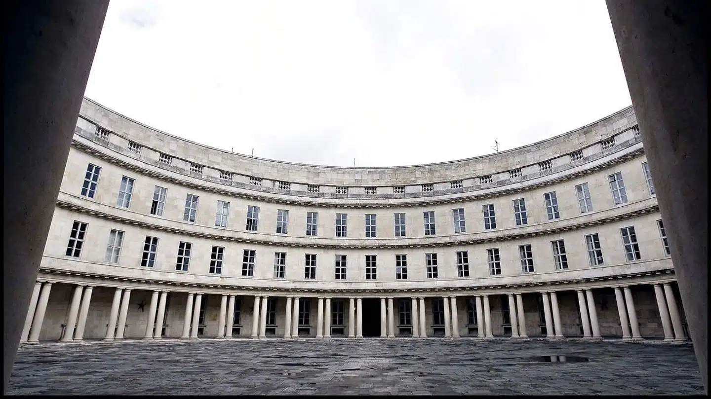 Omkring 10.000 straffesager, der går syv år tilbage, skal trevles igennem, fordi der er blevet fundet en fejl i det system, politiet bruger til at behandle og rense data fra teleselskaberne. Det kan betyde, at uskyldige er blevet dømt, eller et kan have forhindret opklaring af sager.