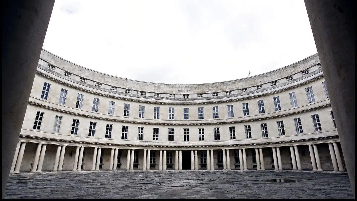 Omkring 10.000 straffesager, der går syv år tilbage, skal trevles igennem, fordi der er blevet fundet en fejl i det system, politiet bruger til at behandle og rense data fra teleselskaberne. Det kan betyde, at uskyldige er blevet dømt, eller et kan have forhindret opklaring af sager.