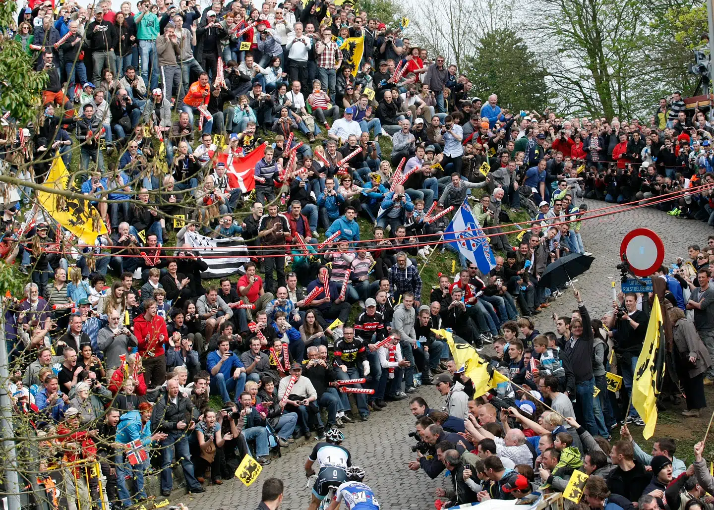 Flanderns brostensløb tiltrækker cykelgale belgiere i titusindvis.