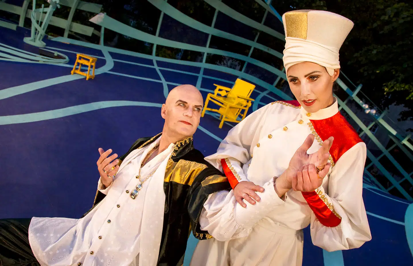 Kønsløs Shakespeare: Troels Lyby og Katrine Greis-Rosenthal i »Helligtrekongersaften« på Grønnegårds Teatret.