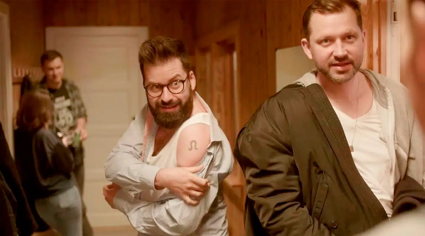 Bøsseparret Micki (Anders Grau) og Lars (Martin Høgsted) har helt almindelige hverdagsproblemer i den vellykkede serie på DR3 »10 år senere«.