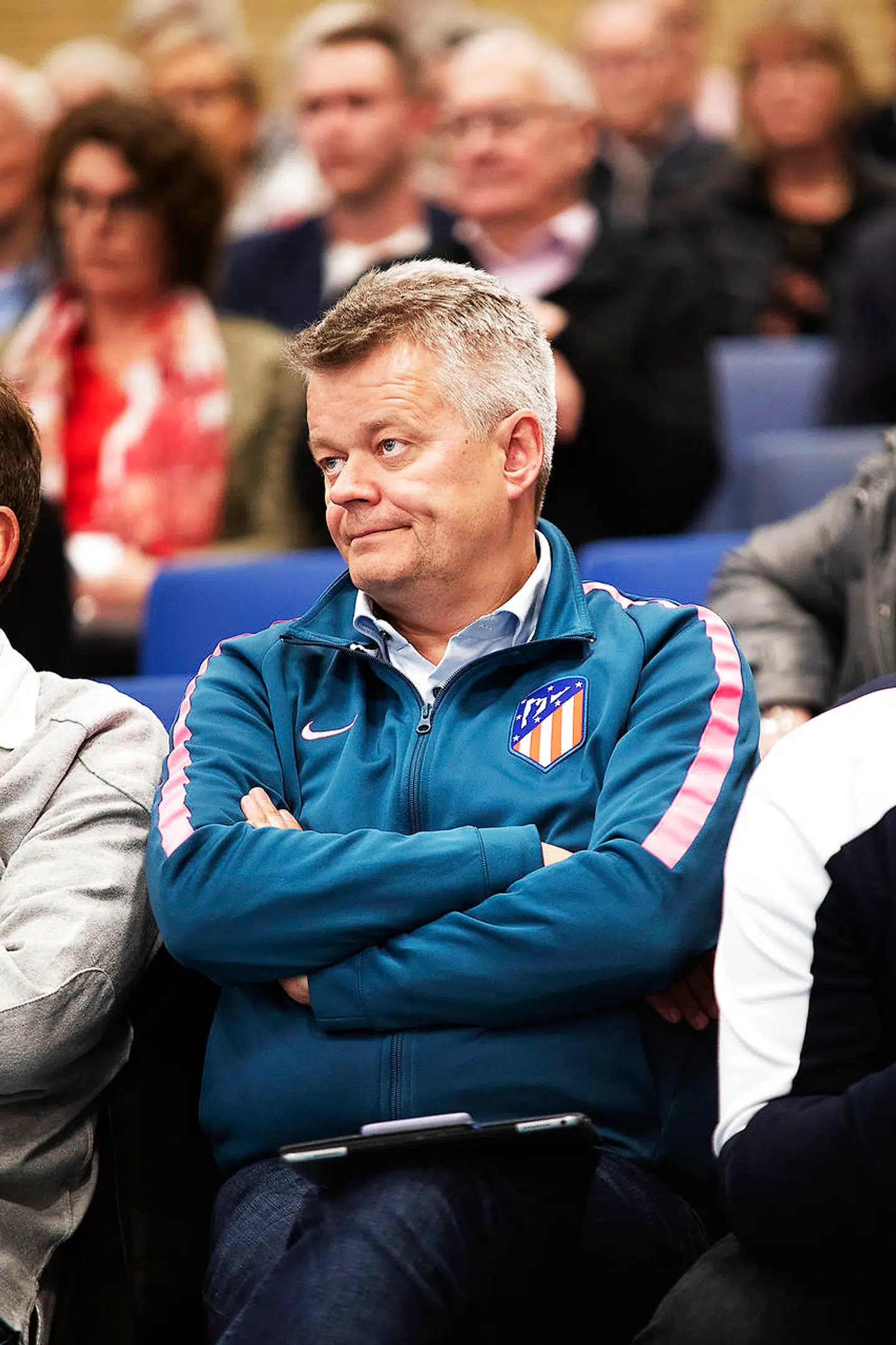 Finansiel Stabilitet har stævnet Københavns Andelskasses topfigur, Jesper Bak, og ni andre tidligere medlemmer af ledelsen for at have påført andelskassen milliontab.