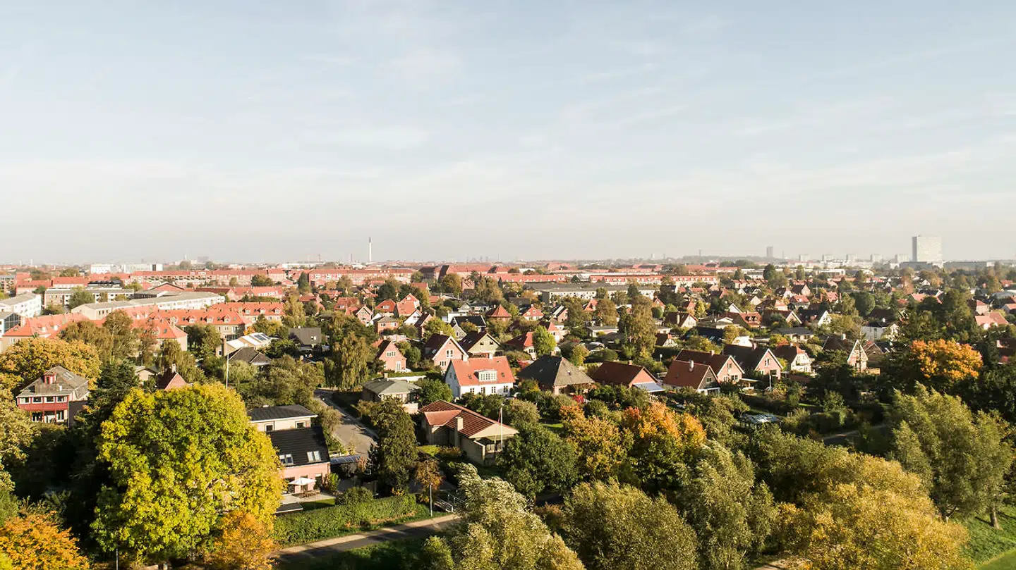 Husene i Københavns omegen står til at stige mest i de kommende år. Her foto fra villakvater ved Damhusengen.