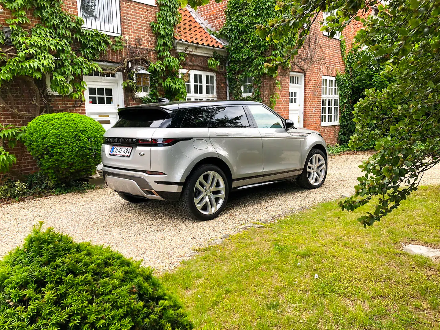 Forgængeren fra 2011 var en gedigen succes, så Range Rover har holdt fast i den samme visuelle stil.