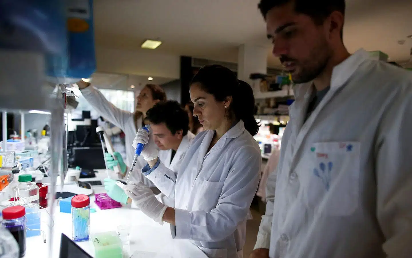 Lundbeck og en række andre medicinalselskaber indkalder til en form for »Løvens hule«, hvor forskere fra hele verden kan præsentere deres projekter og få en pose penge med hjem.