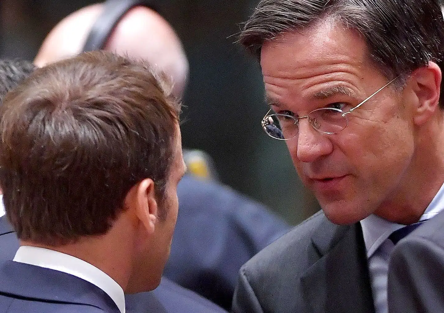 Mark Rutte fra Holland i samtale med Frankrigs præsident, Emmanuel Macron.