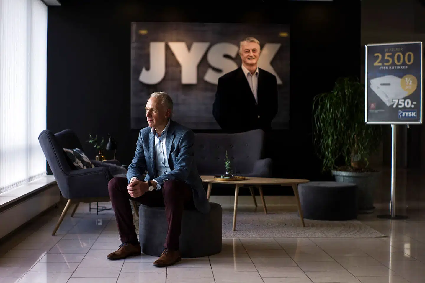 »Købmanden bag købmanden« er adm. direktør for Jysk Group, Jan Bøgh, tidligere blevet kaldt. Han fortsætter i chefstolen, men skal nu referere til en ny bestyrelsesformand.