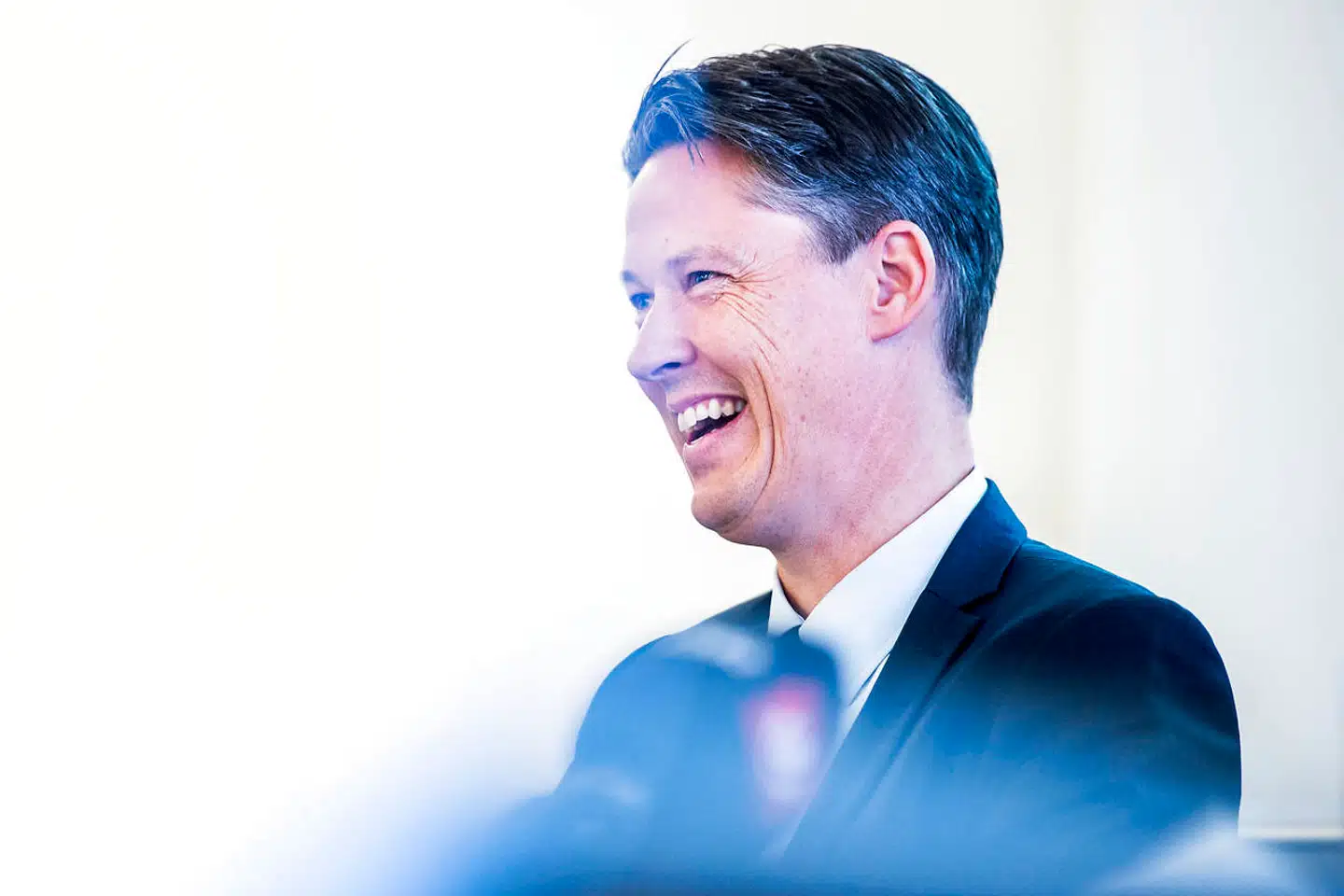 RB plus. . Arkivfoto: Vismænd: Den brændende platform er væk.Der er ikke presserende økonomiske grunde til at gennemføre arbejdsmarkedsreformer. Vismændene opfordrer til at lokke højtuddannede udlændinge til Danmark. Arkivfoto: Pressemøde i forbindelse med at Økonomisk Råd offentliggør rapporten, Dansk Økonomi, efterår 2016, den 11. oktober 2016 i Det Økomiske Råds bygninger i København. Formand Michael Svarer. (Foto: Ólafur Steinar Gestsson/Scanpix 2016)