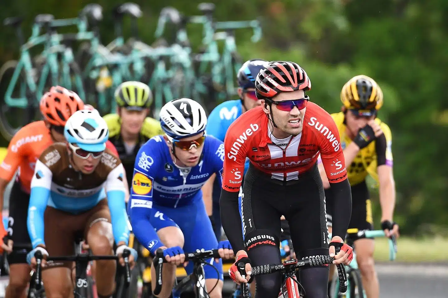 Profilen Tom Dumoulin går glip af Tour de France efter en nylig operation. Det bekræfter hans hold, Team Sunweb. Dumoulin var en af favoritterne til Touren.