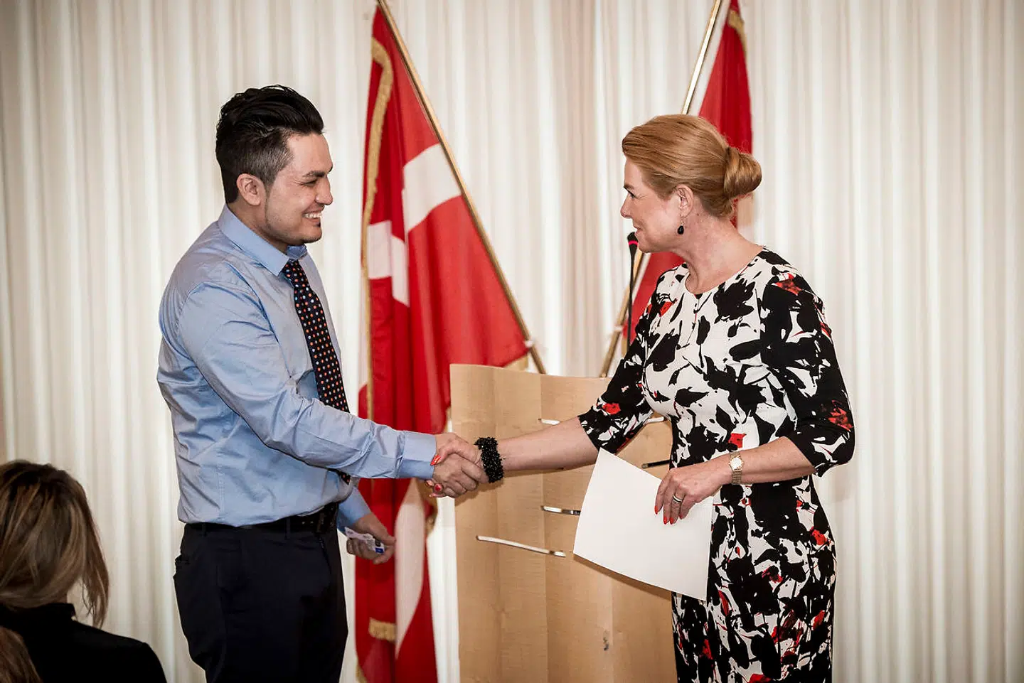 Udlændinge- og integrationsminister Inger Støjberg (V) gennemførte 17. januar den første grundlovsceremoni med de omdiskuterede håndtryk, hvor hun selv gav hånd.