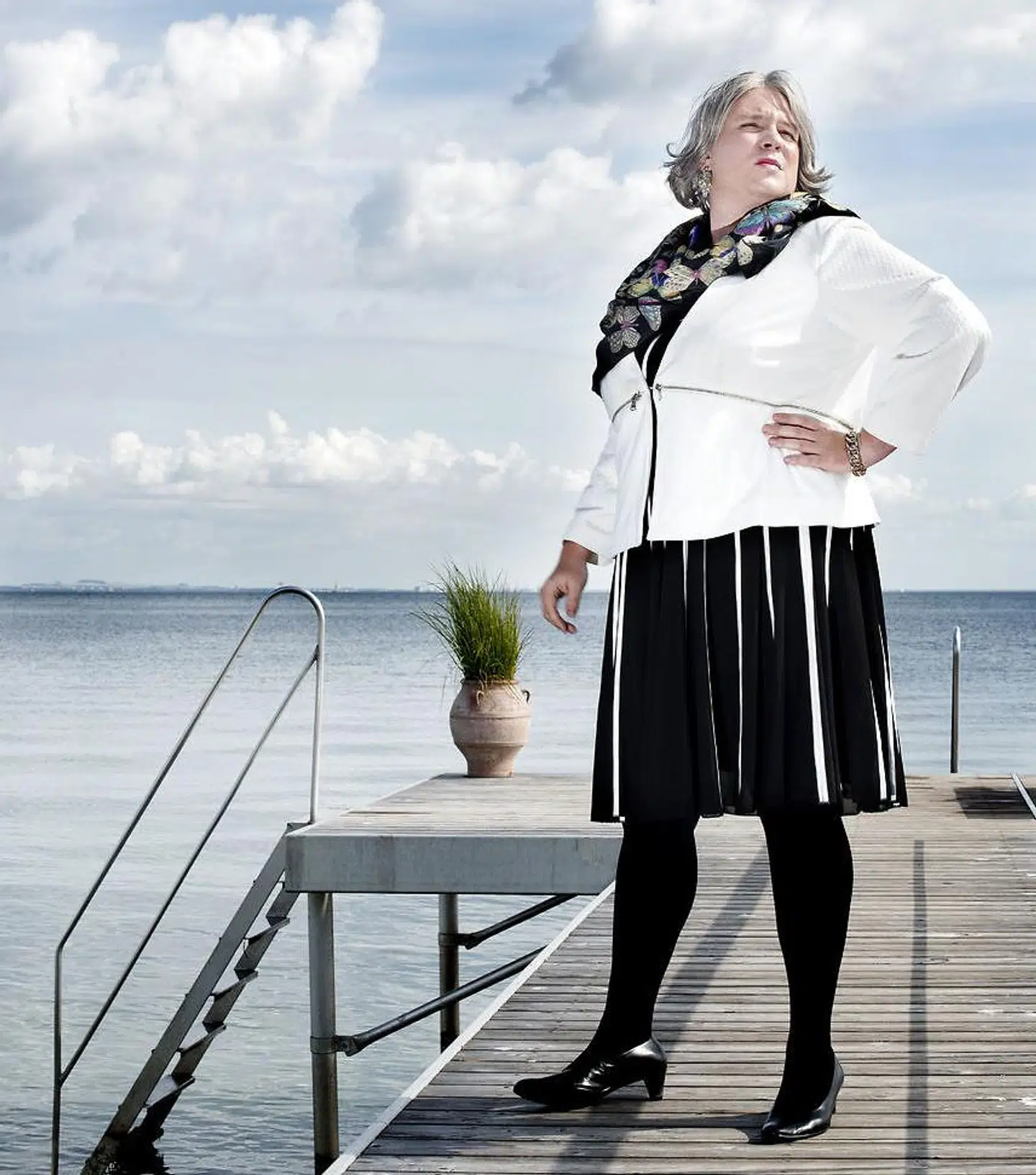 Karakteren Kirsten Birgit Schiøtz Kretz Hørsholm (Frederik Cillius) fra den korte radioavis på radio 24syv.