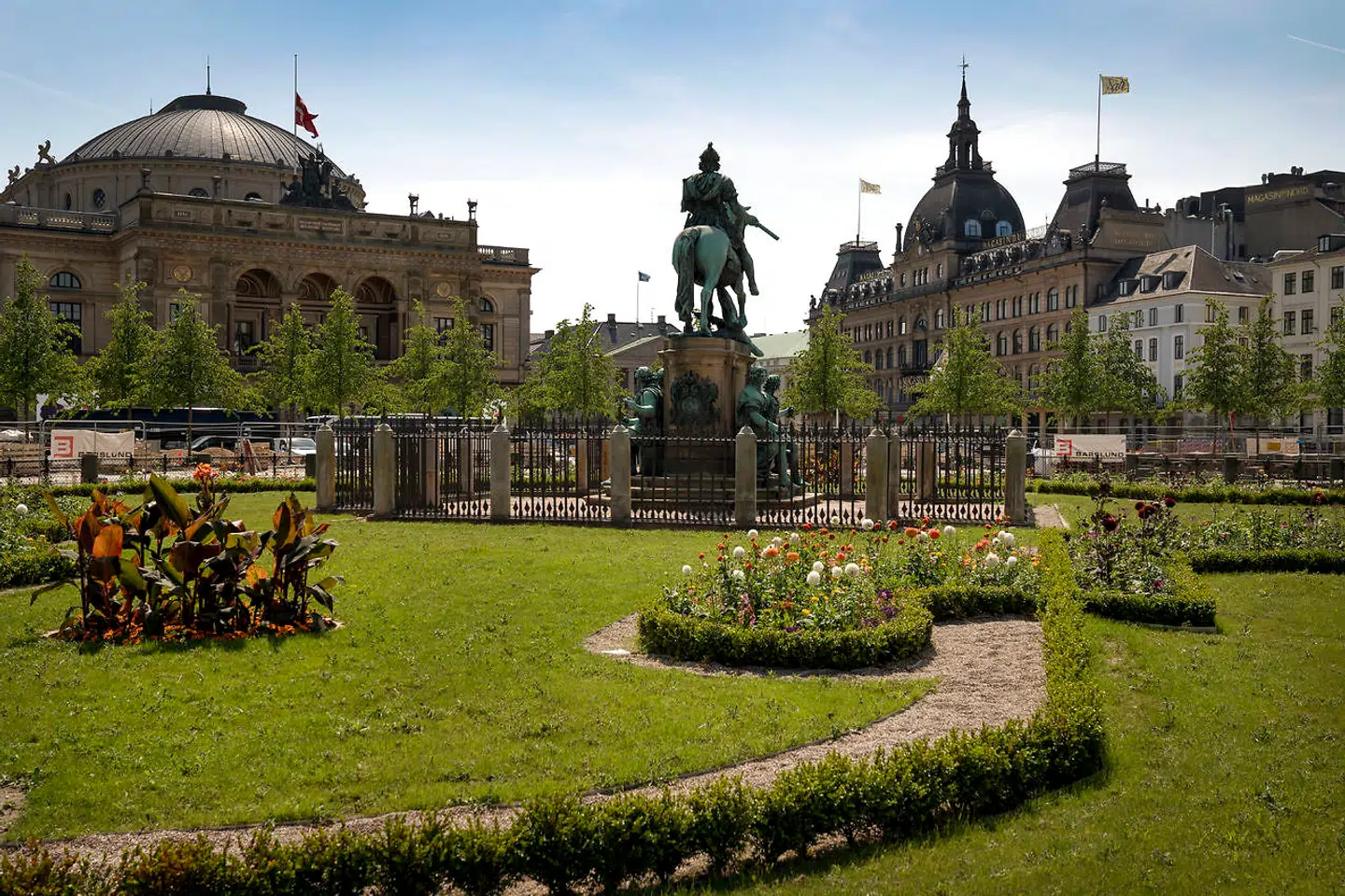 Krinsen og Rytterstatuen på Kongens Nytorv som det tager sig ud 18. juni 2019.