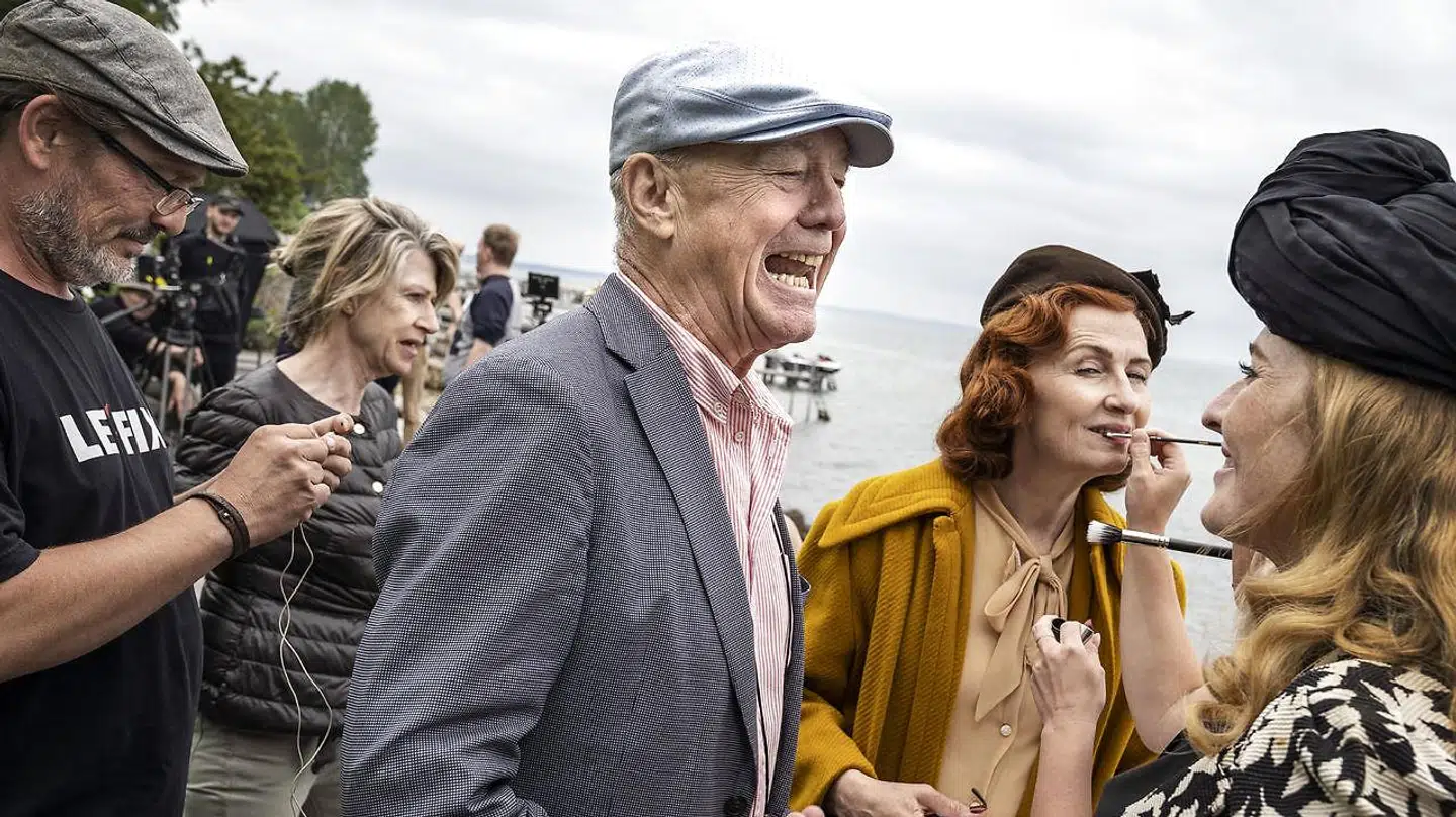 Anders Refn instruerer "De forbandede år" Bodil Jørgensen bliver sminket og Julie Agnete Vang taler med Anders Refn. Fotyo: Niels Ahlmann Olesen