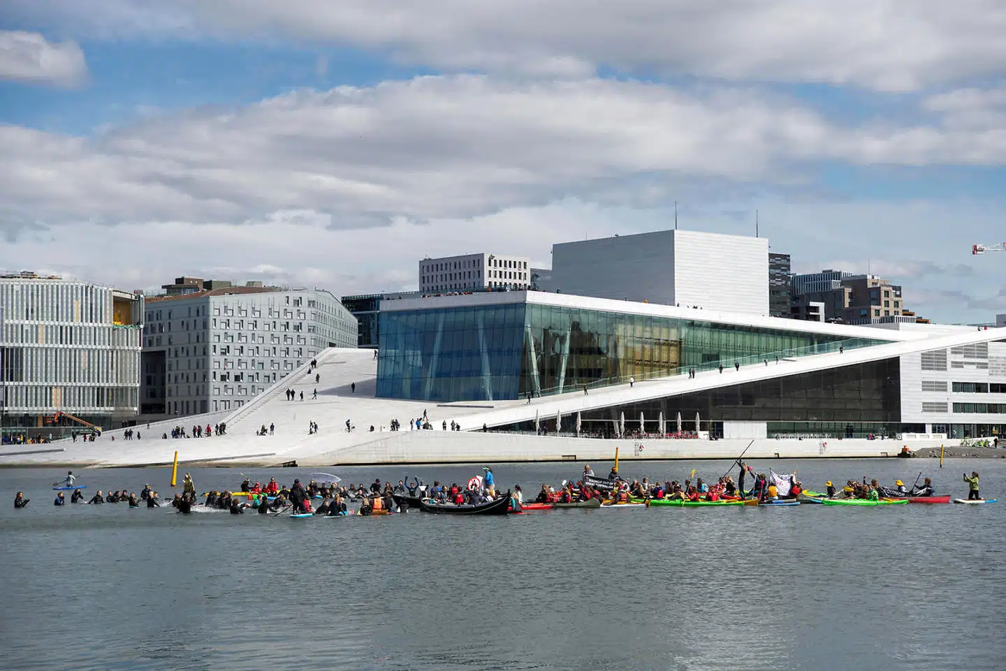 Det er let at rejse klimavenligt til Oslo med færge fra enten København, Hirtshals eller Frederikshavn. Turen med DFDS-båden er en oplevelse i sig selv med den smukke indsejling gennem Oslofjorden til byen, som er Europas Miljøhovedstad i 2019. Foto: Scanpix/Ola Vatn.