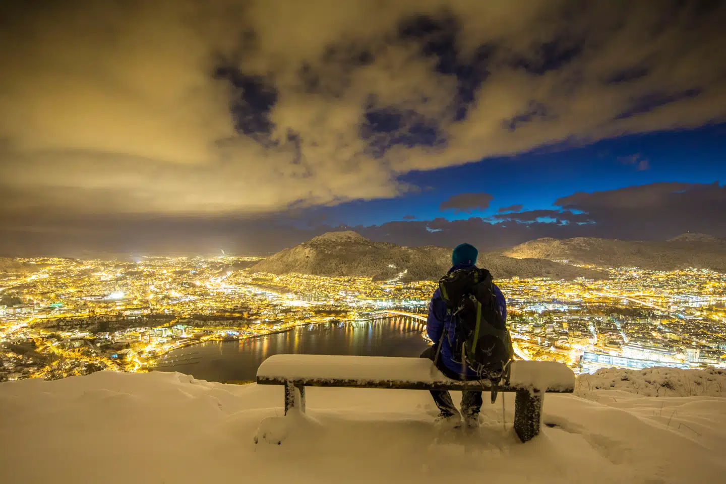 Lysende Bergen set fra toppen af Ulriken.