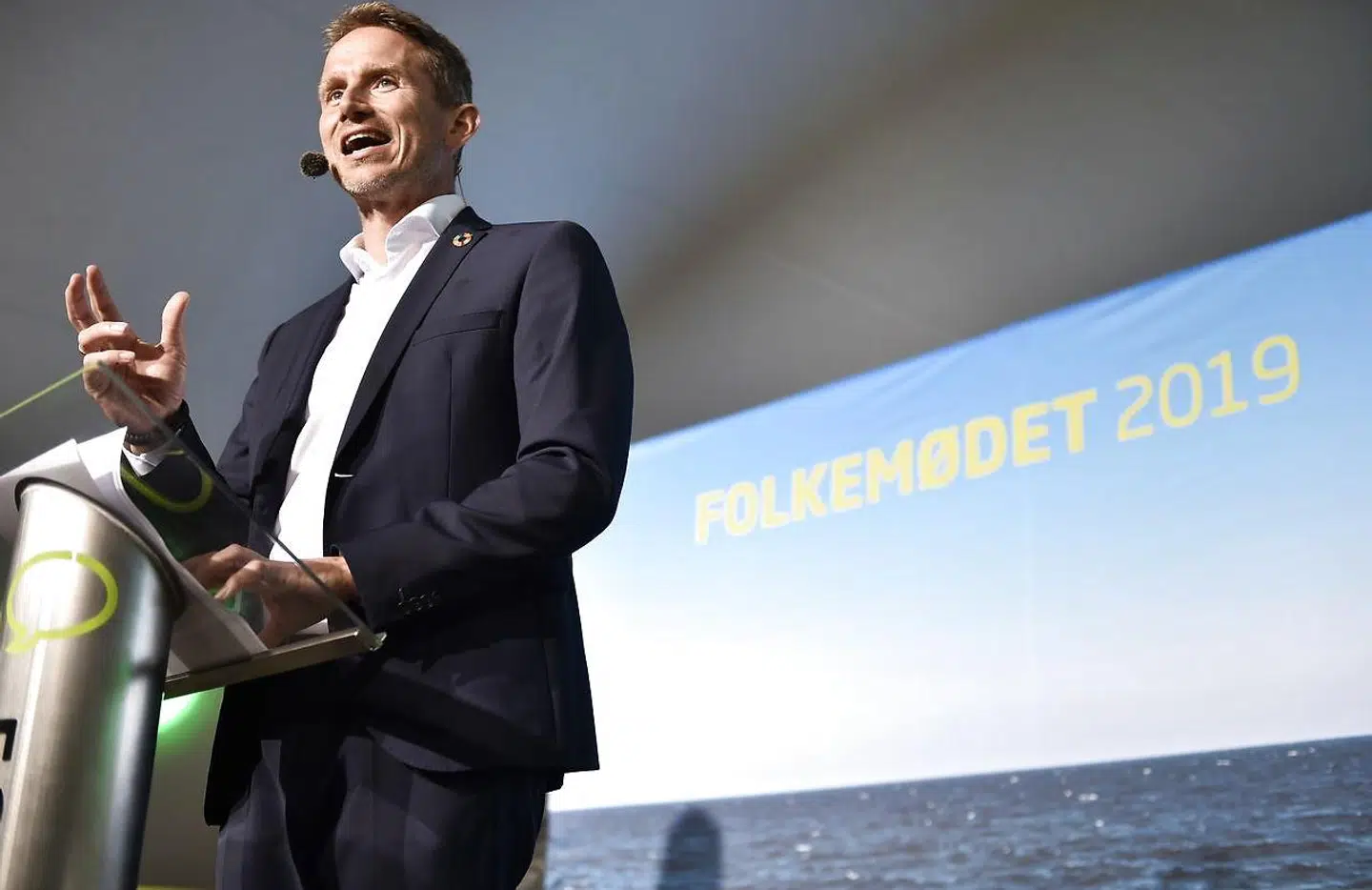 Kristian Jensen nåede kun at tale få minutter ved Hovedscenen på Folkemødet, før et voldsomt uvejr betød, at talen i hast måtte afbrydes.