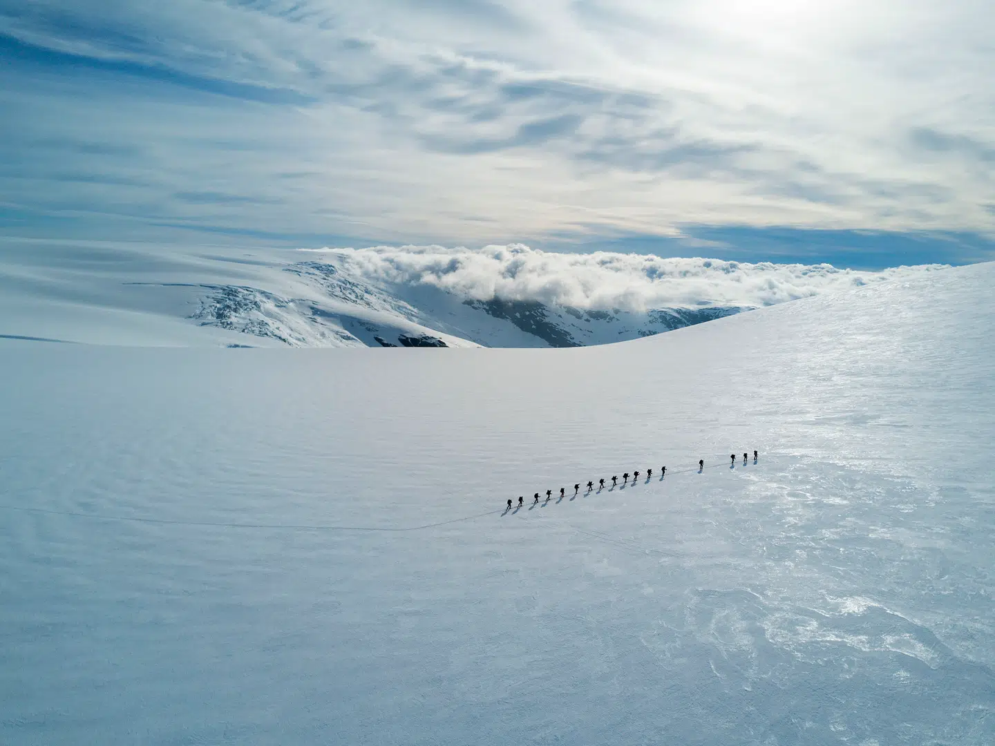 Vandring over 400 meter tyk gletsjer på Folgefonna.