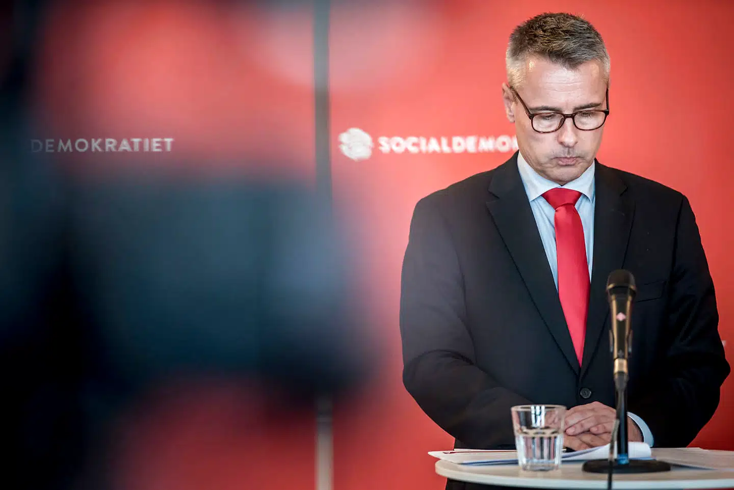 Det er en skam, at Henrik Sass Larsen (S) ikke længere er en del af dansk politik. Og det skyldes mediedækningen, mener Søren Pind.