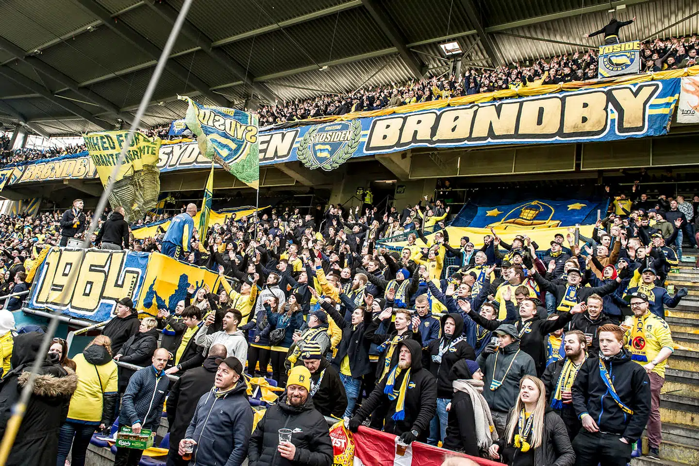 Brøndby IFs fans under Superligakampen mellem Brøndby IF og FC København på Brøndby Stadion i april 2019. Fremover vil de blive udsat for ansigtsgedkendelse, når de går ind på stadion. Arkivfoto: Mads Claus Rasmussen/Ritzau Scanpix