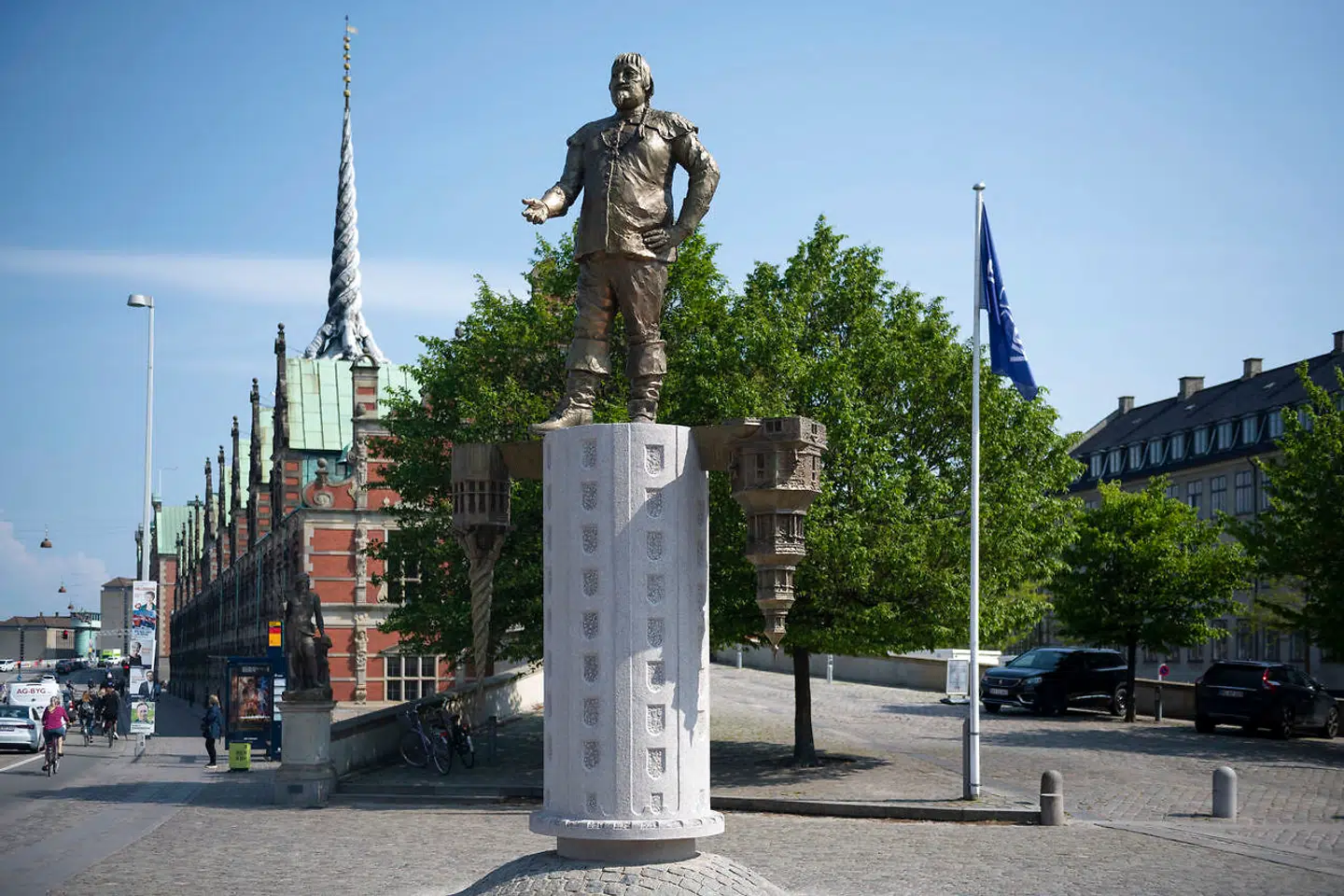 København har plads til flere offentlige skulpturer af alle mulige slags: konger, dyr, drager, slaveoprører … de er med at gøre byen rig og mangfoldig, skriver Pontus Kjerrman, der er begejstret for den nye Christian IV-skulptur.