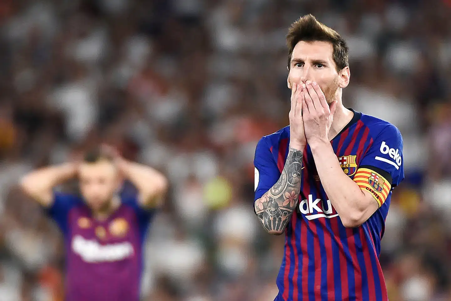 Millioner af fodboldfans har downloadet en app fra den spanske La Liga-organisation. Hvad de imidlertid ikke var klar over, var, at organisationen i mange tilfælde uden brugernes viden tændte for mikrofonerne på deres telefon for at kunne afsløre barer og hjemmesider, der ulovligt viste Lionel Messi og resten af spillerne i den bedste spanske række.