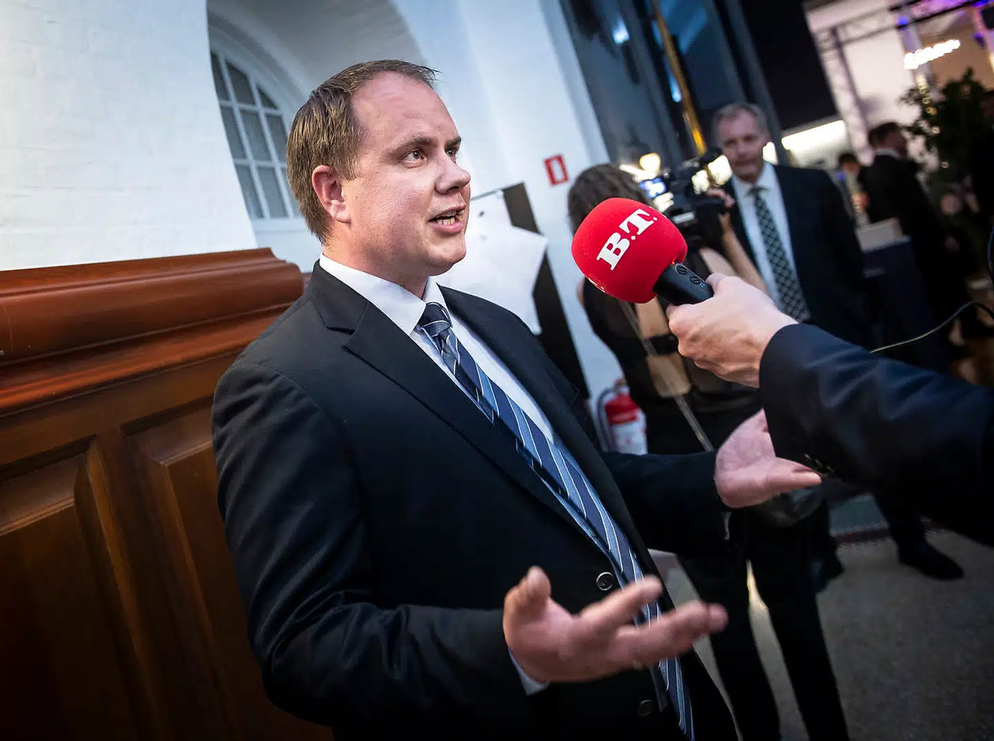 Martin Henriksen og Peter Skaarup ved valgfesten hos DF (Dansk Folkeparti) på i Snapstinget på Christiansborg i København under Folketingsvalget 2019, onsdag den 5. juni 2019.