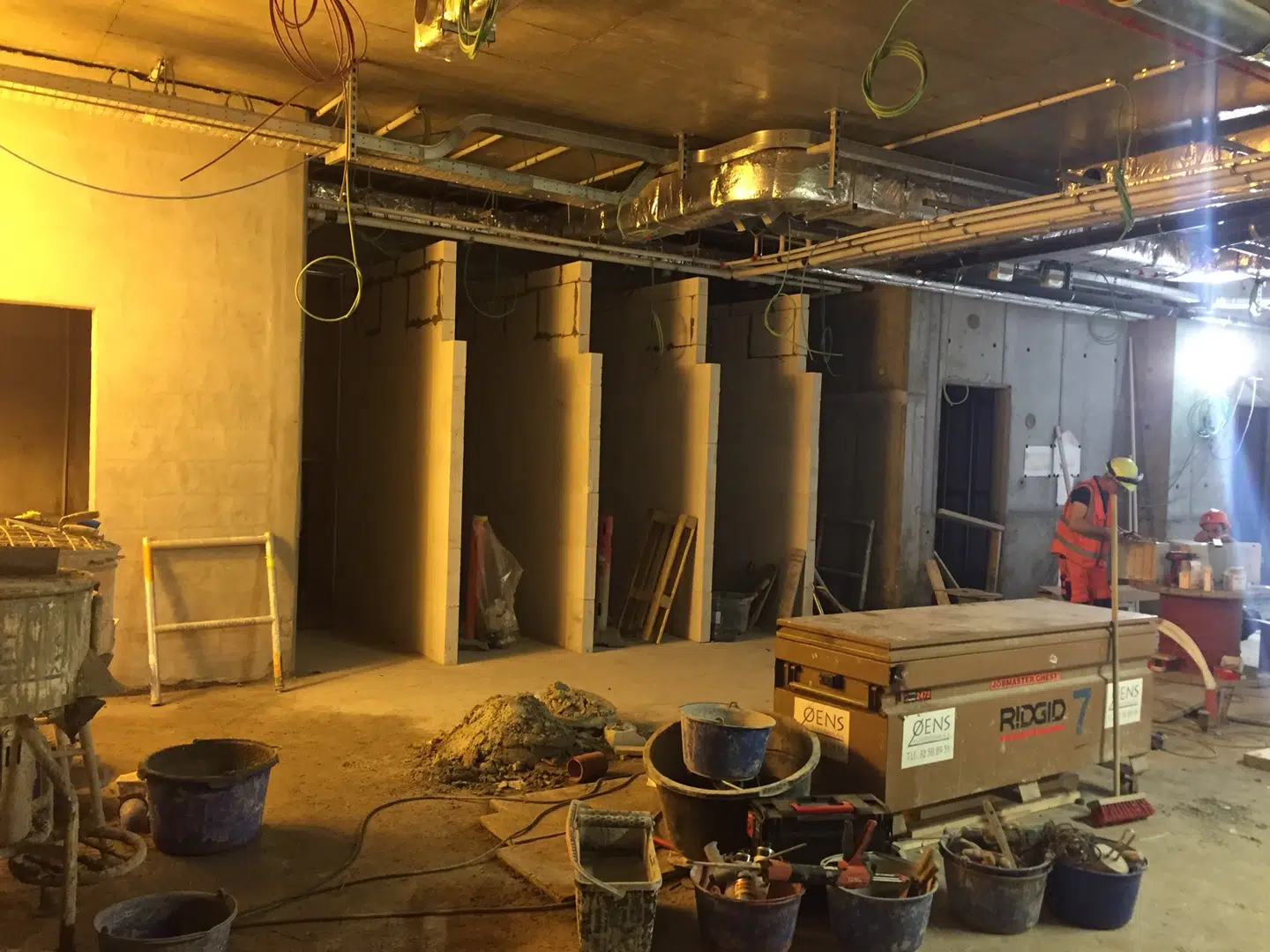 De offentlige toiletter under Rådhuspladsen som de så ud 7. juni 2019. De to brusebade, som efter planen skulle have været genoprettet i samme forbindelse, bliver til puslerum. Der findes ikke fotos af badene, som de så ud, da de eksisterede mellem 1995 og 2010 eller af de kommende puslerum. Foto: Metroselskabet