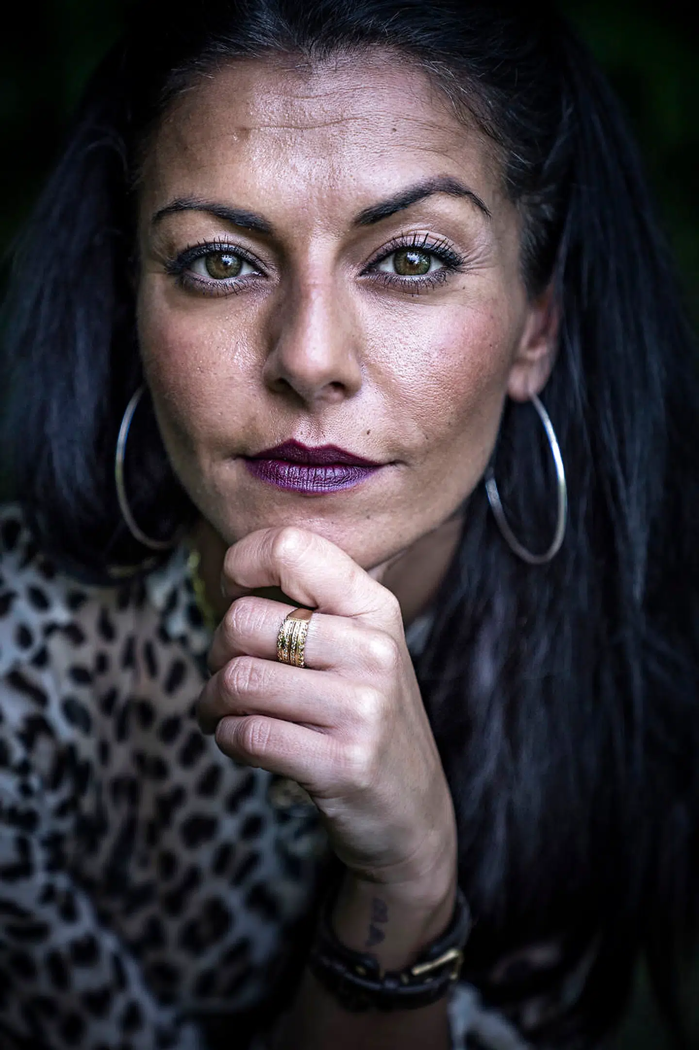 »Vi mangler et medie, hvor folk med anden etnisk baggrund kan udfolde sig. I stedet for at brokke sig over medierne, så kan de være med til at lave deres eget,« siger Ellie Jokar om sit nye YouTube-program »Wollah Show«.