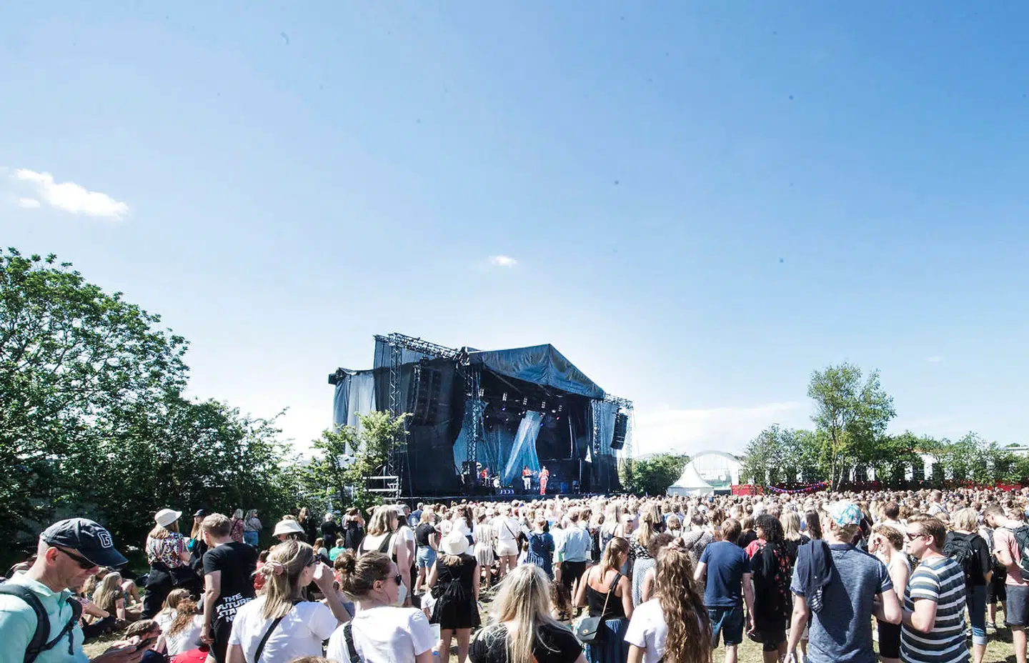 NorthSide fandt sted i Aarhus fra 6. til 8. juni. I år havde festivalen skruet op for sit i forvejen store fokus på bæredygtighed ved at erstatte engangskrus med nye krus, der kunne vaskes og bruges igen.