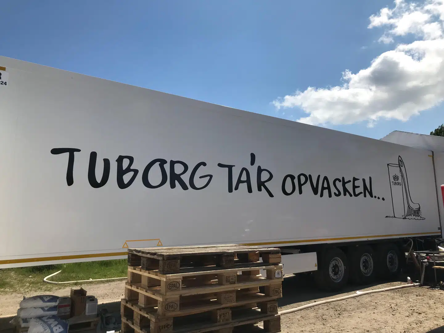 Tuborgs nye vaskemaskine er med sine godt 14 meter den største i Danmark, og den er placeret herinde i vognen.