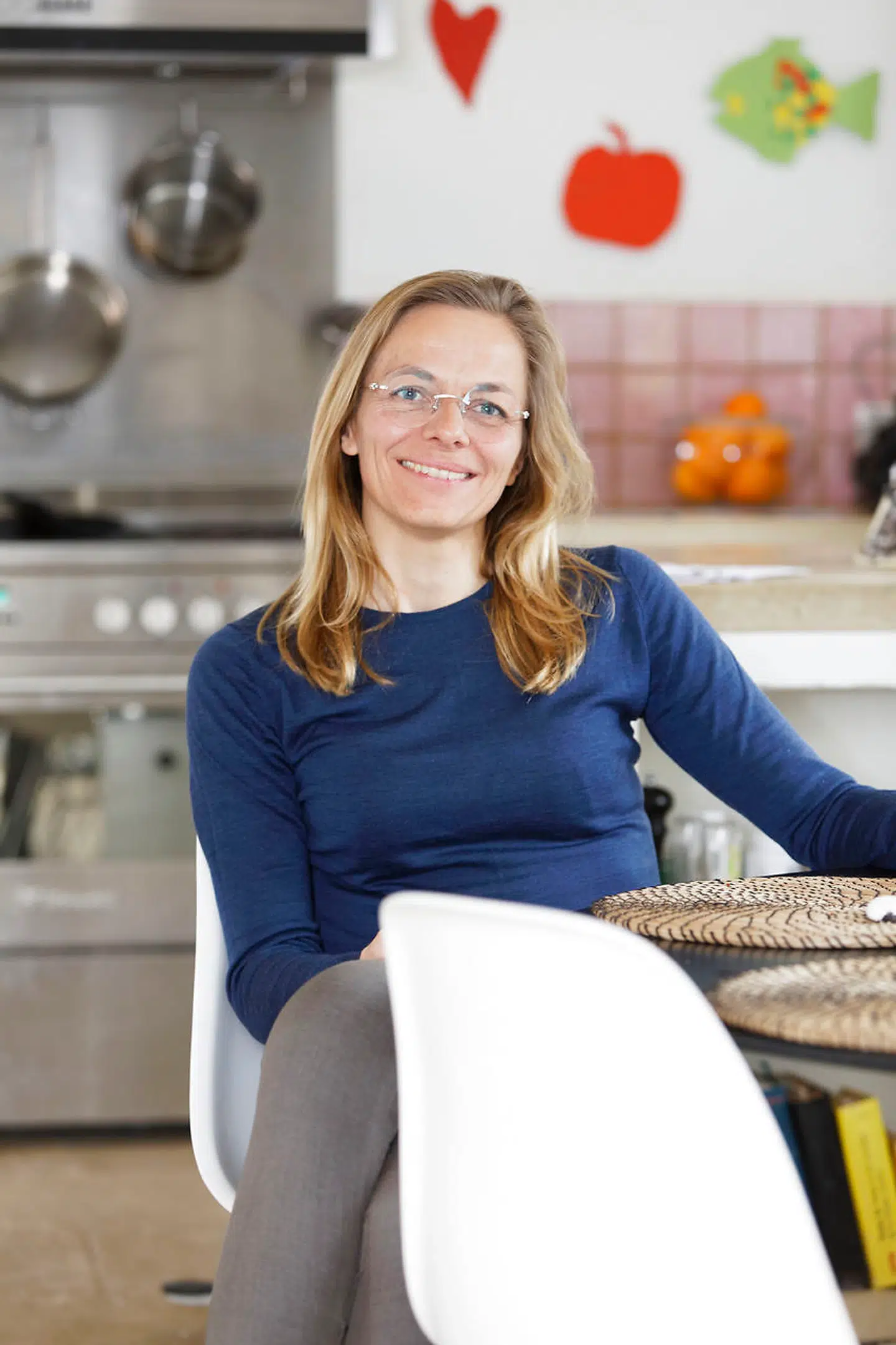 Lise Juel er faldet til i Hornbæk, hvor hun føler, at livet er enkelt, og hvor hun kan spadsere til station, butikker, skole, strand og meget andet.